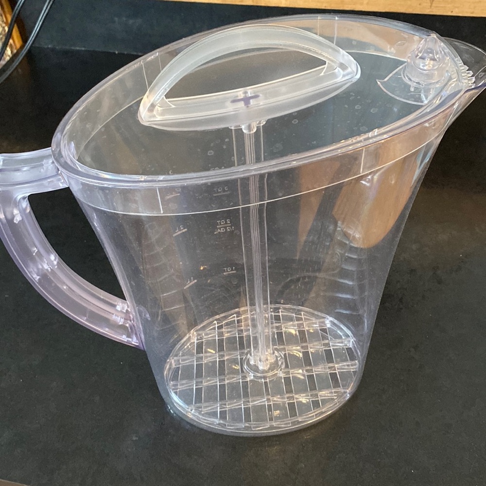 Pampered Chef Family Sized Quick Stir Pitcher